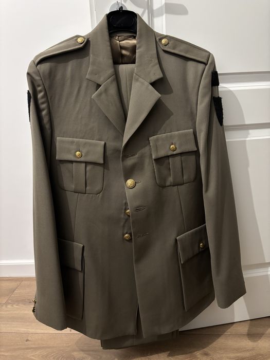 Tinuta militara de oras