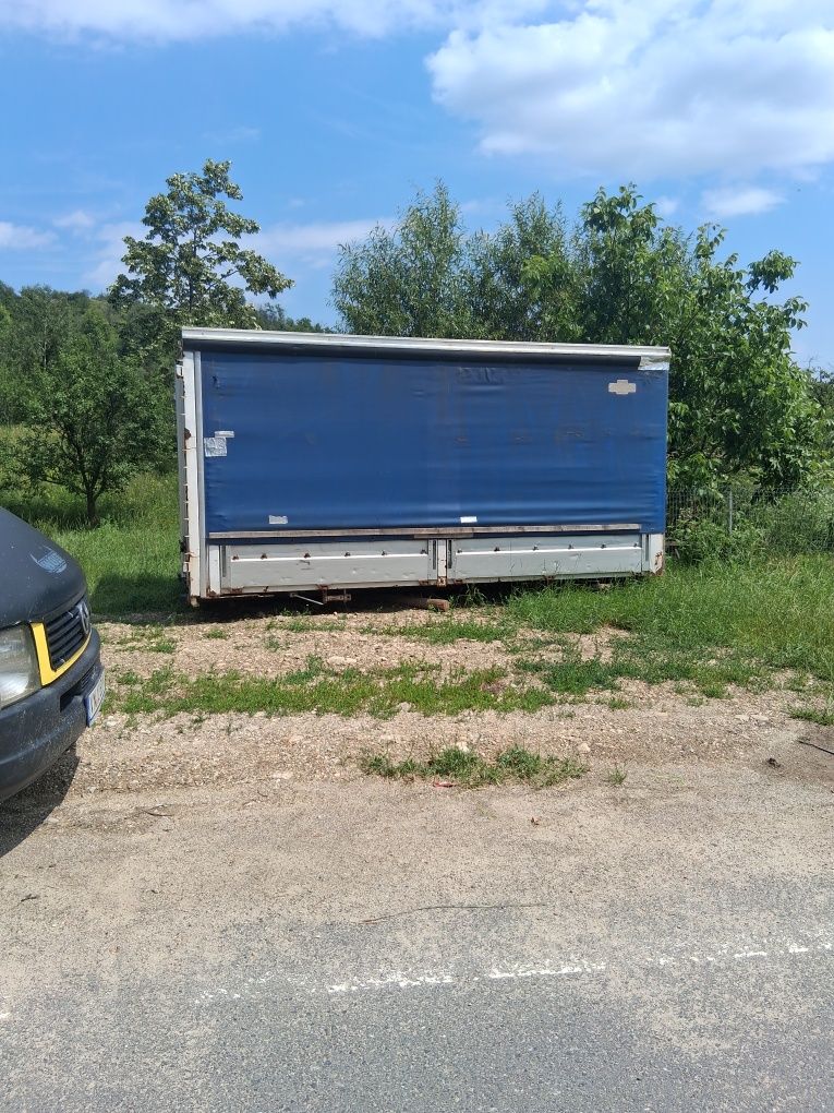 Vând container / cub