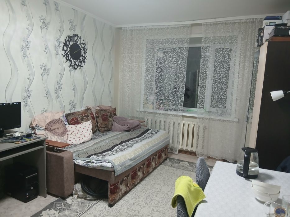 Продам 1 комнатную бывшим общежитии