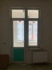 Пластиковая дверь с окном