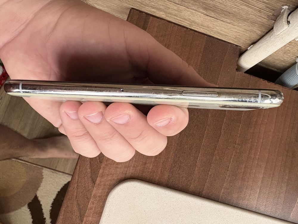 Vând Iphone XS Alb