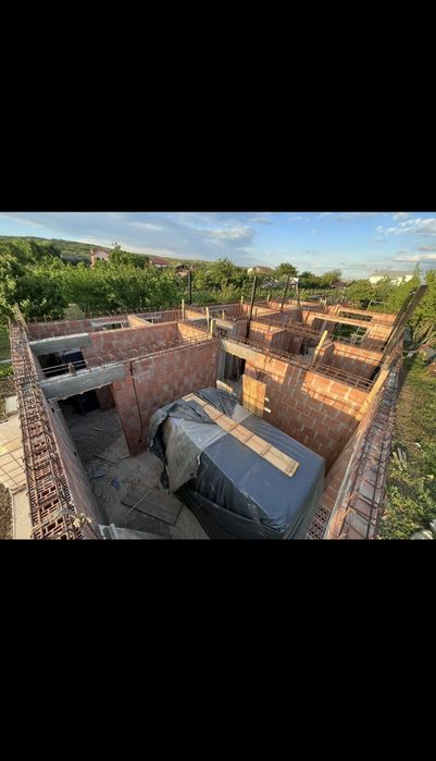 Construim case la rosu / gri .Amenajari interioare exterioare.