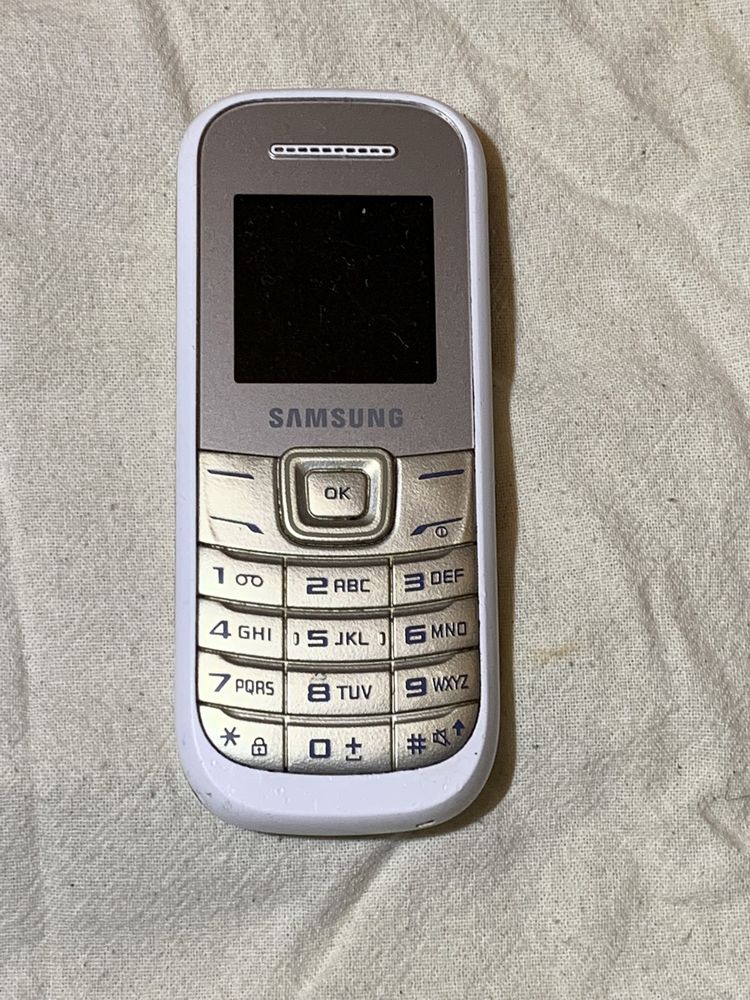 Telefon mobil Samsung Gt-E1200 (pt seniori sau copii)