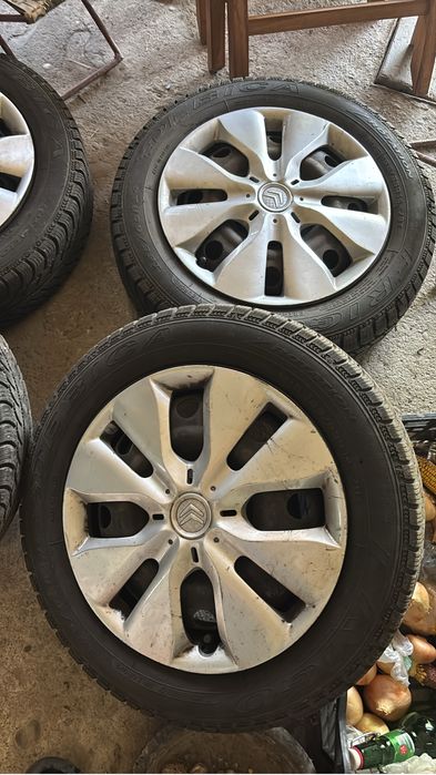 jante tabla cu cauciucuri de iarna R14 citroen / peugeot