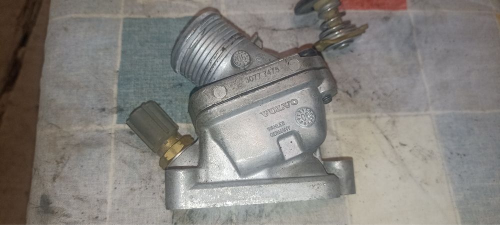 Корпус термостата Volvo Помпа Volvo