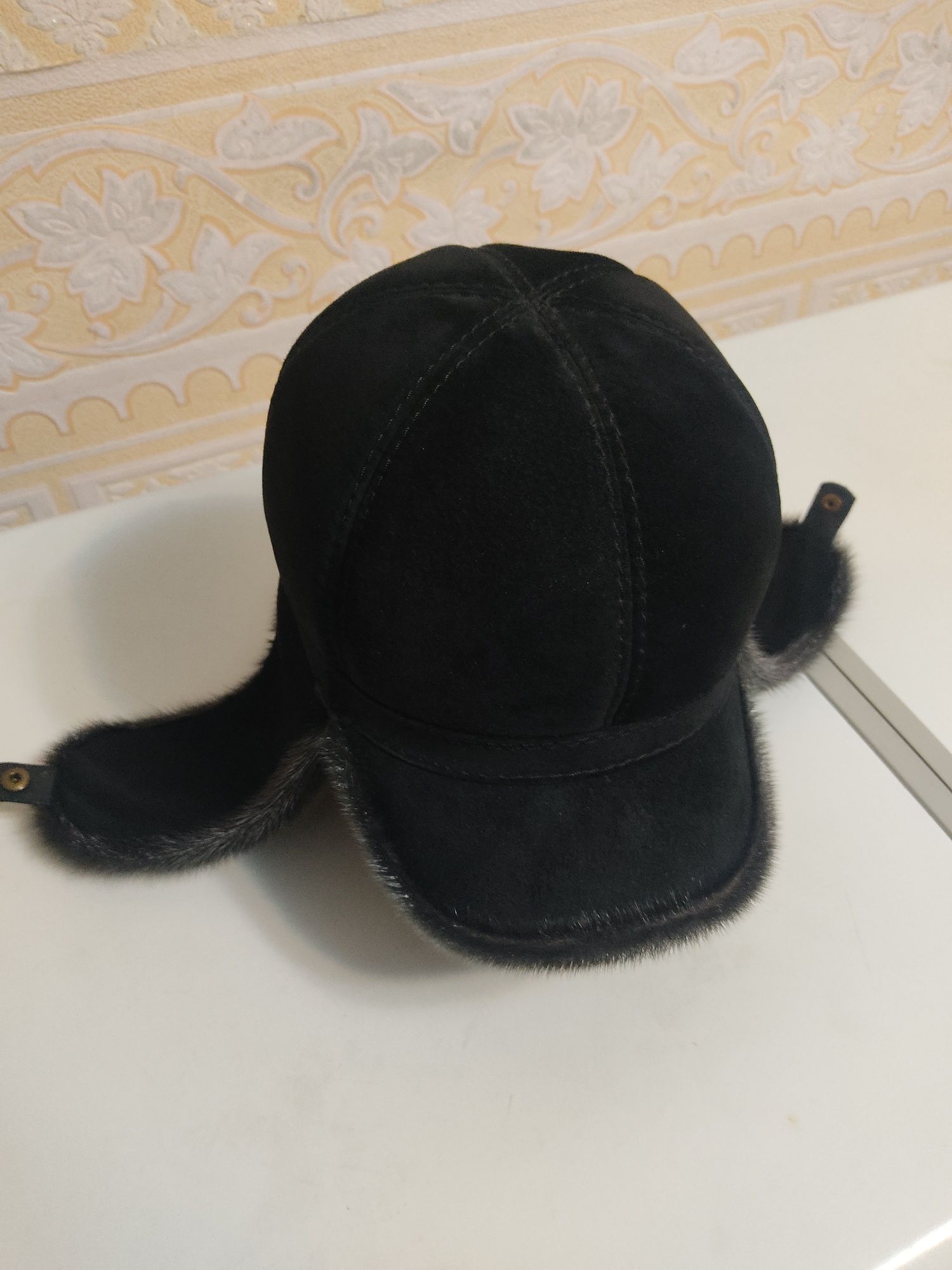 Красивая шапка (кепка) из нерпы. Продам.
