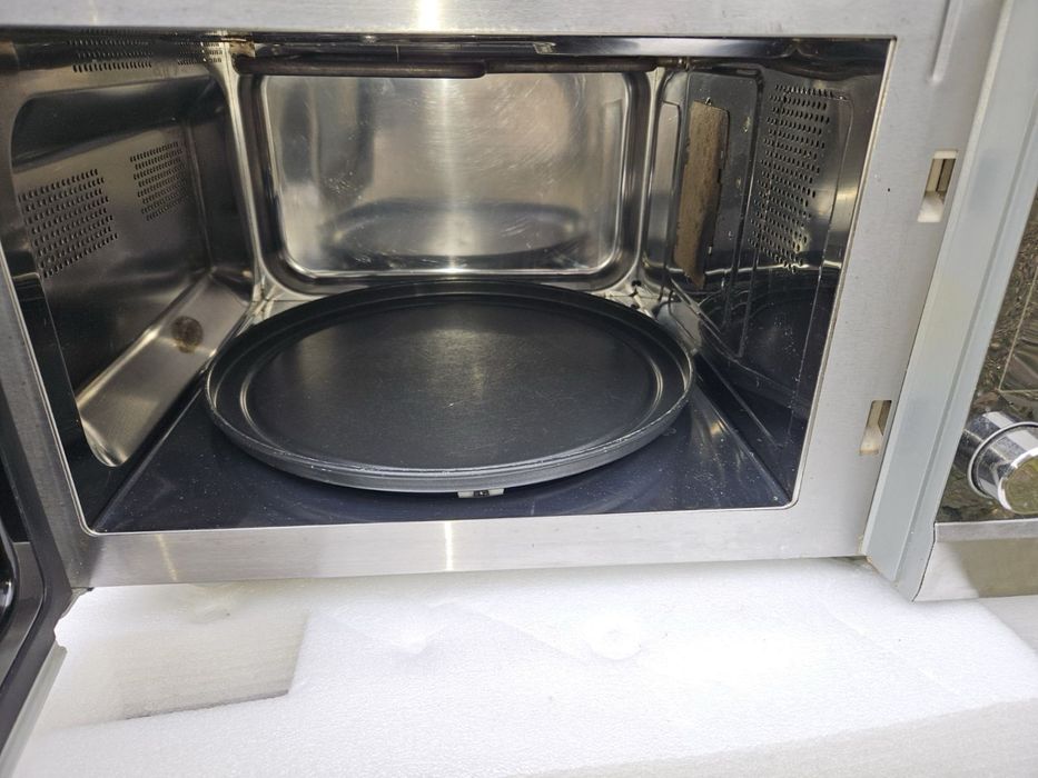 Микровълнова Studio  – като нова, с грил