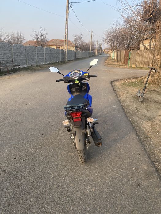 Motocicleta revolt 125cc