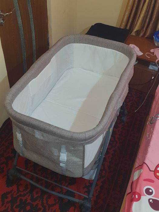 Pătuț pliabil cu spațiu de depozitare