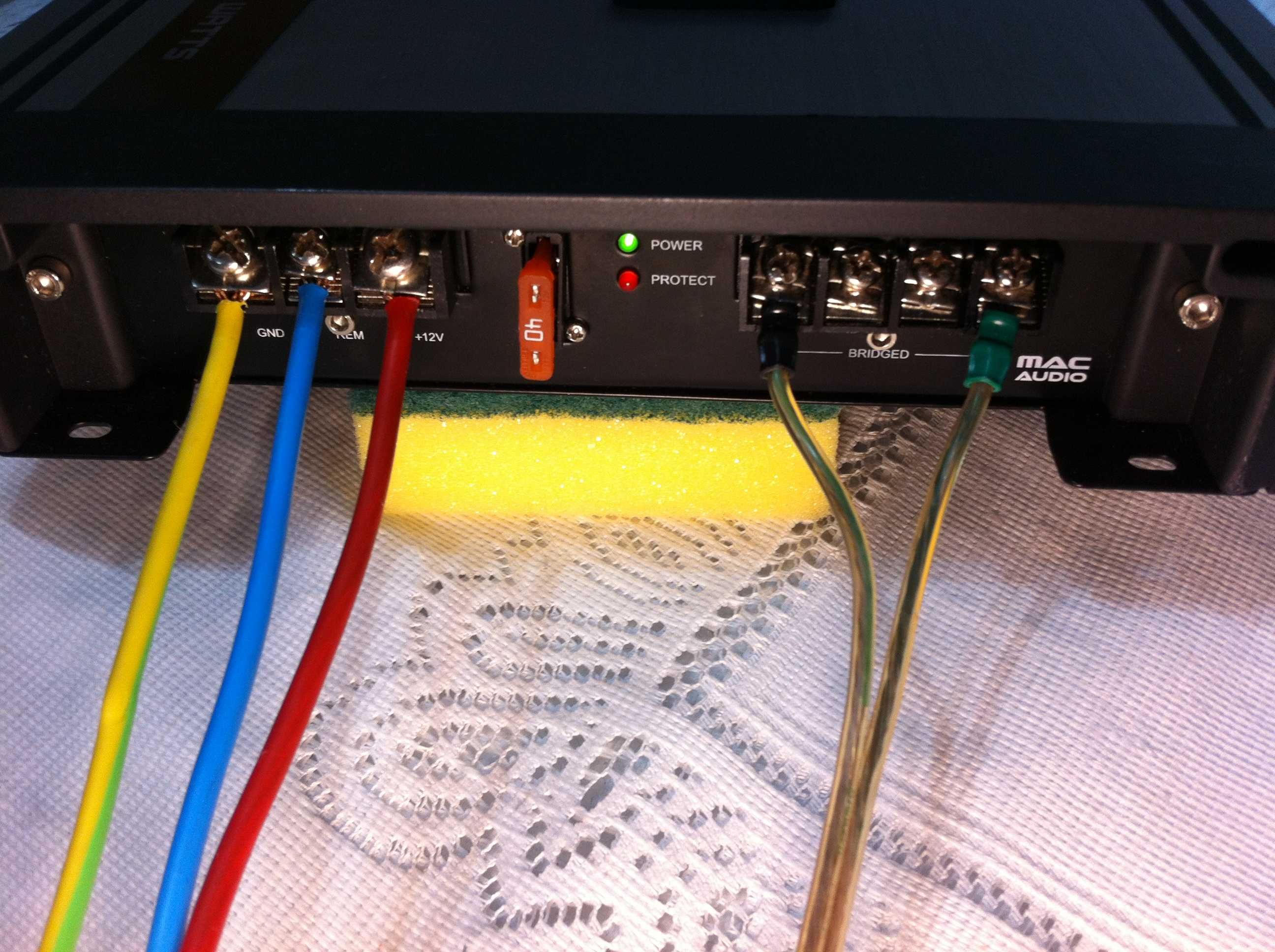 Amplificator Crunch max500W/Mac Audio max500W/Alpine V12 500W(statie