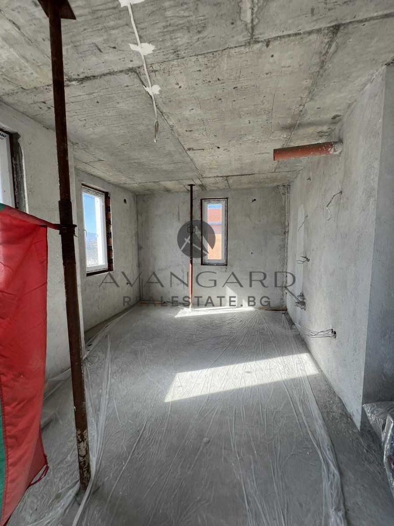 Продава се Къща в с. Скутаре, Област Пловдив - 360 кв.м за 850 €/кв.м - Снимка #2