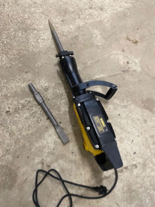 Ciocan demolator DeWalt