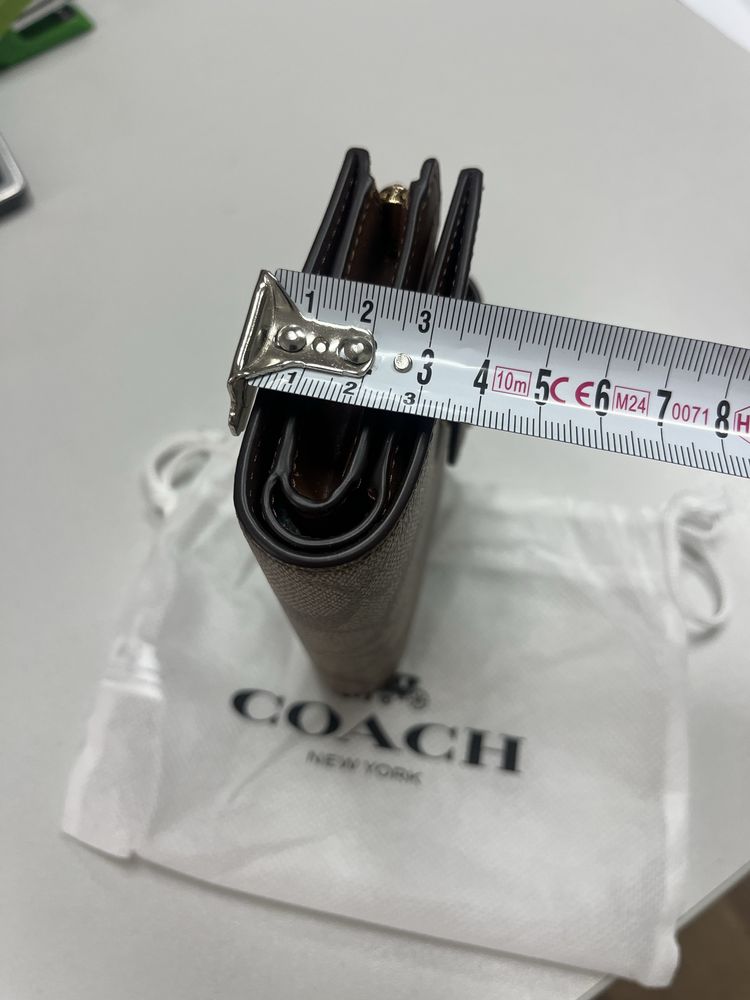 Нов портфейл Coach