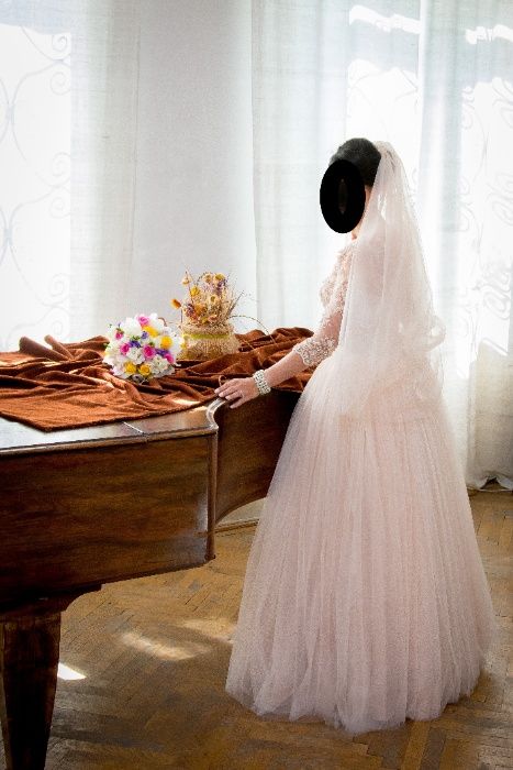 vînd rochie mireasă