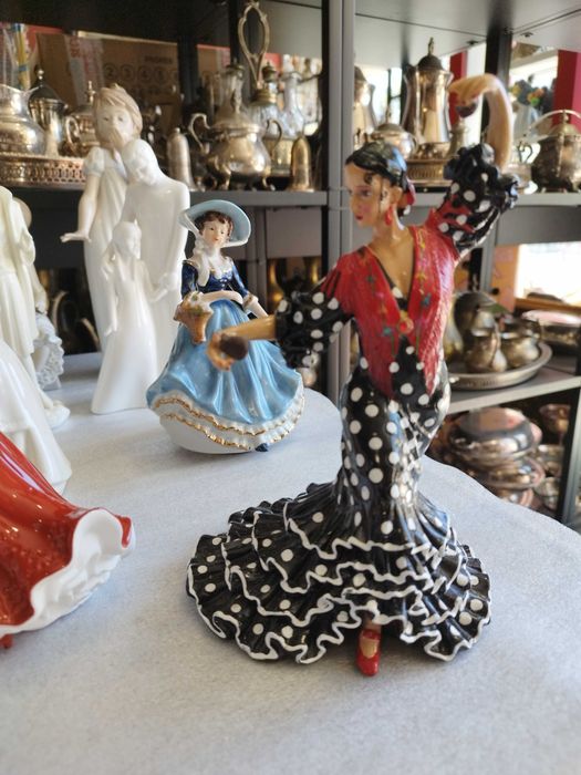 Порцеланови кукли над 100 бр. - Royal Doltan , Albert , Coalport !