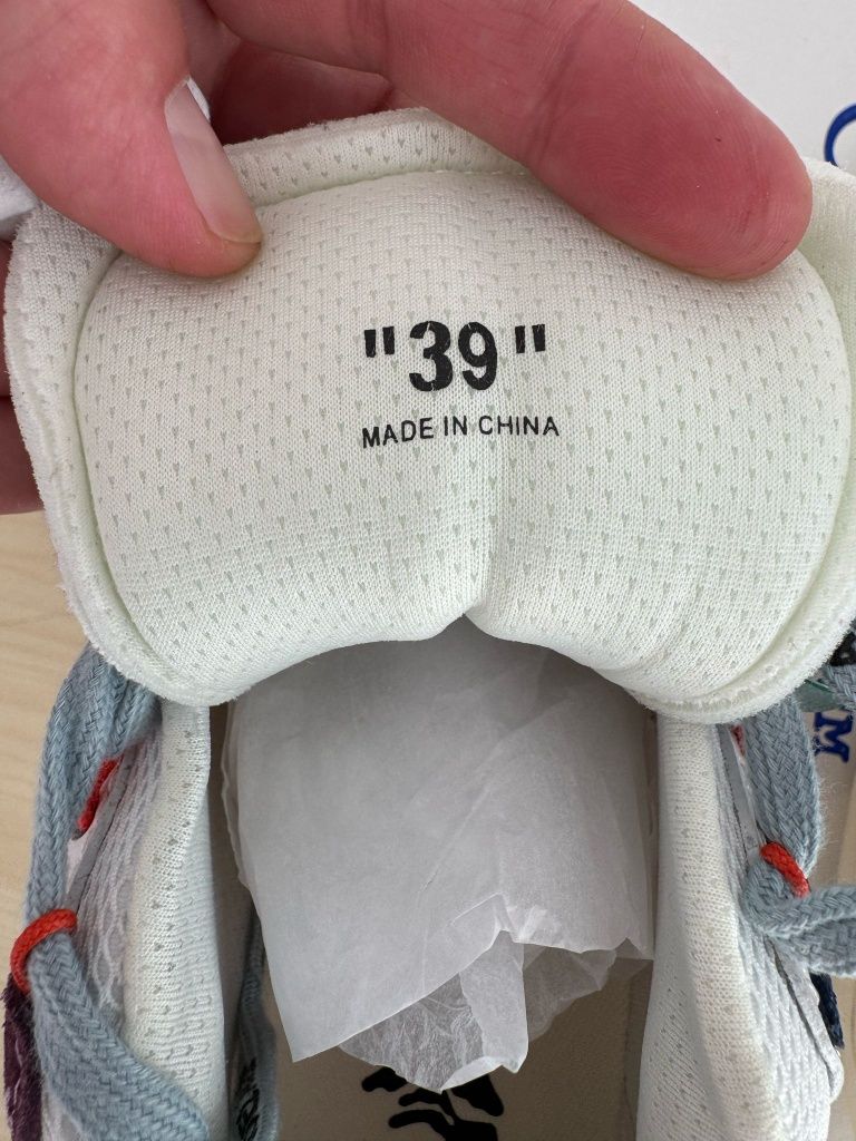 Adidasi OFF White