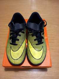 Детски футболни обувки стоножки Nike Bravata - размер 38