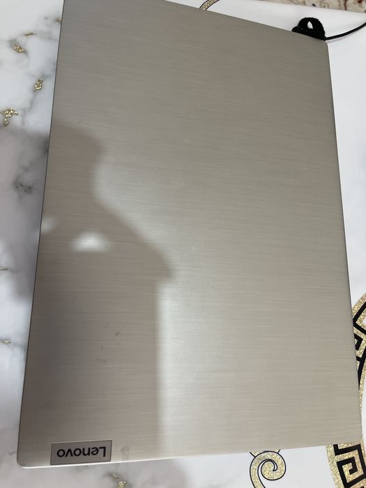 Ноутбук сатылады Леново срочно,еш жери кетпеген срочно акша кажет