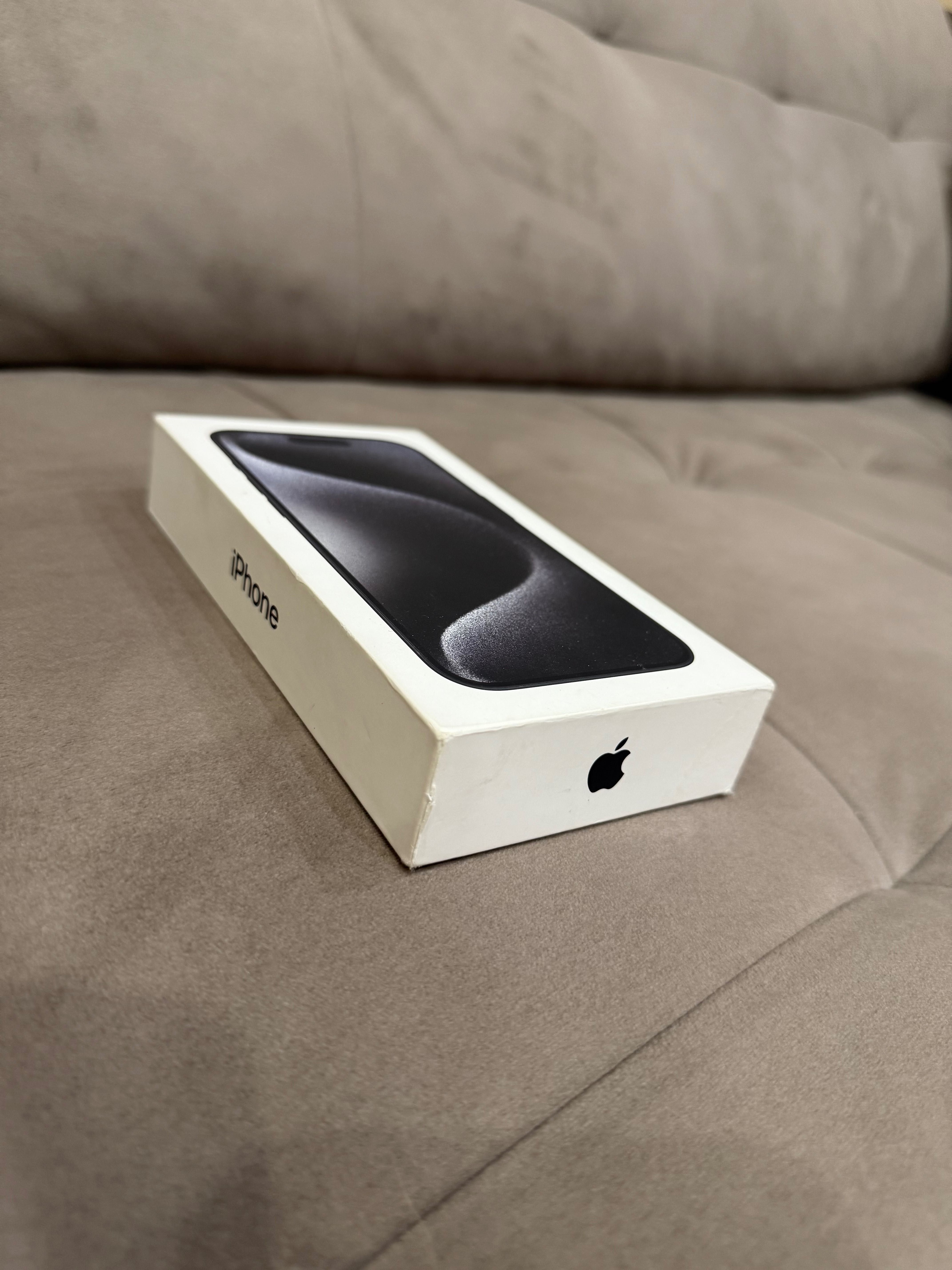 iPhone 15 Pro 1TB Черен – отлично състояние, с аксесоари (за части)