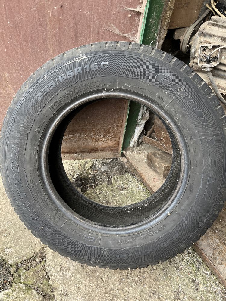 Гуми за бус Goodyear 235/65/16