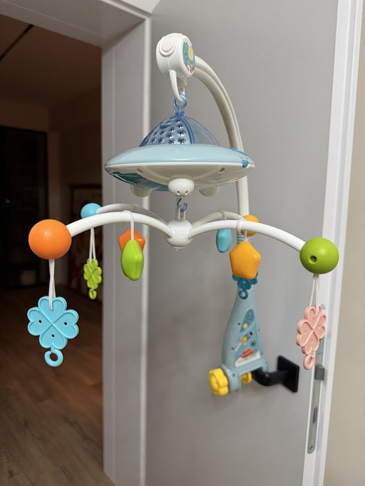 Carusel muzical pentru pătuț bebeluşi