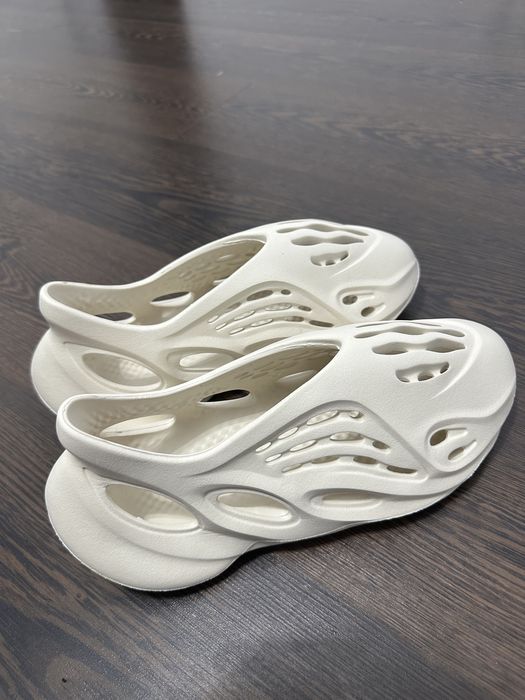 adidas Yeezy Foam RNNR Ararat