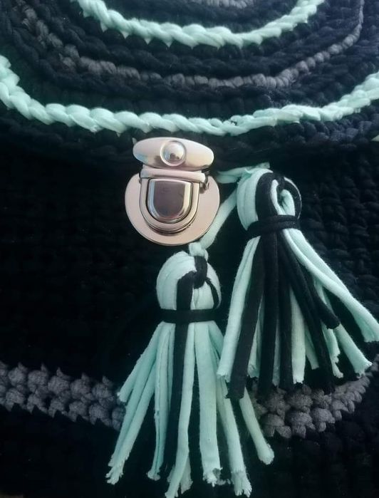 Ръчно плетена раничка