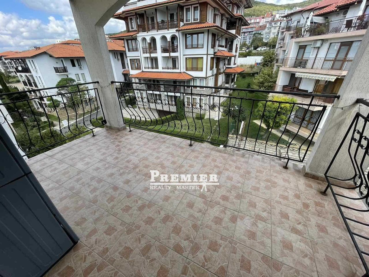 Продава се Едностаен апартамент в Свети Влас - 40 кв.м за 1050 €/кв.м - Снимка #2