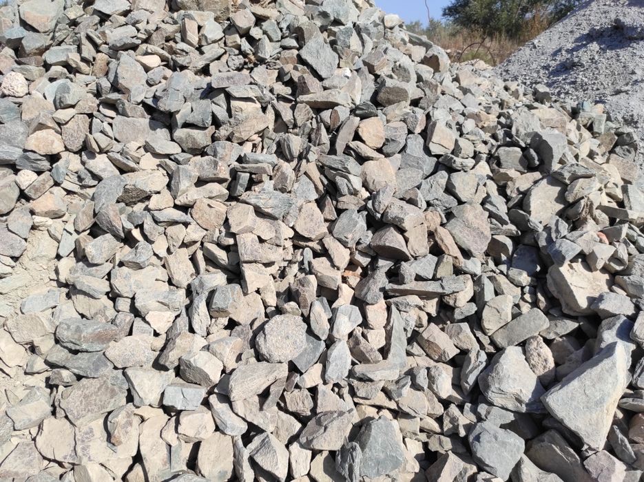 Nisip,balastru,mãrgãritar,pământ negru,frezat de asfalt,beton concasat