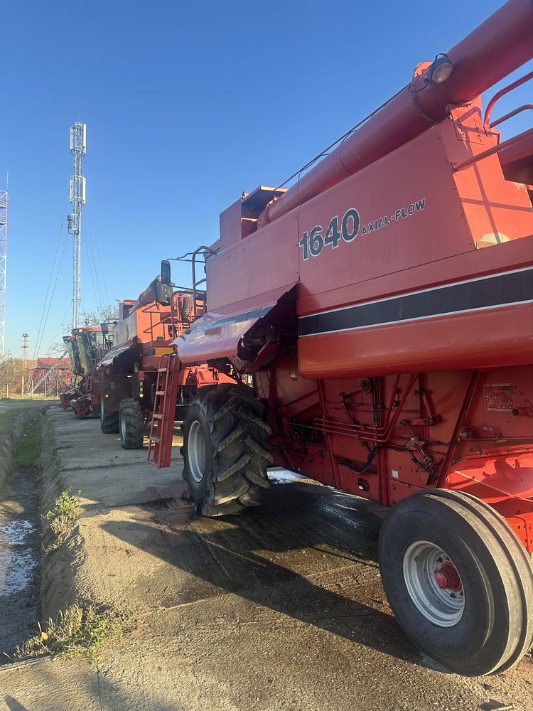 Combina Case IH 1640