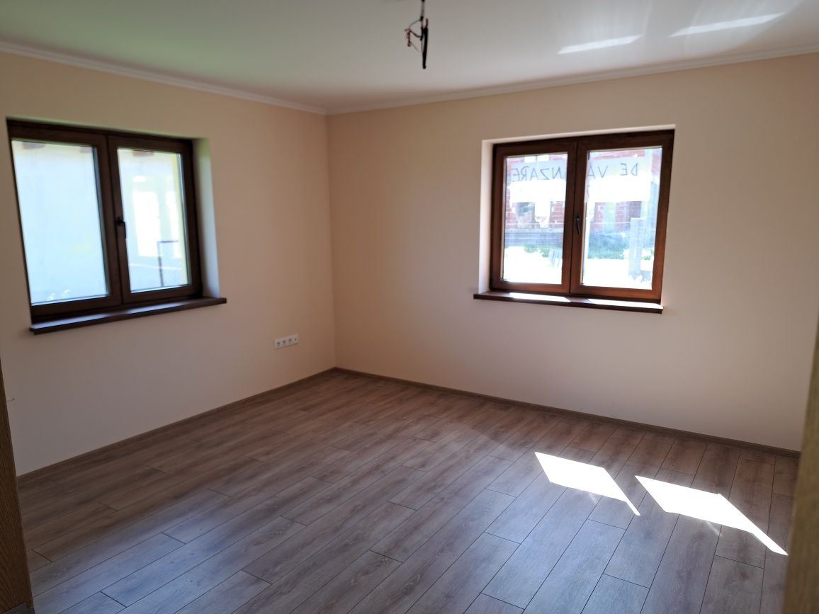 Casa de vanzare P+M, Lazuri