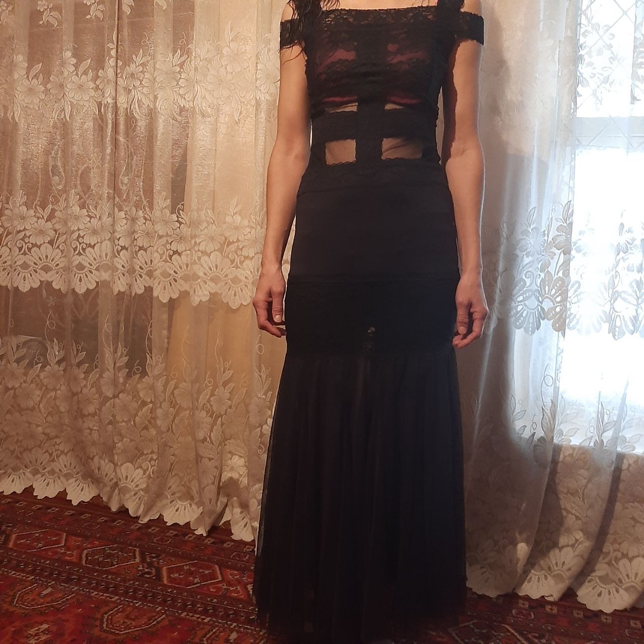 Платье необычное черного цвета