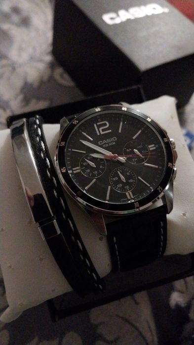Продам мужские  наручные Часы Кварцевые CASIO MTP-1374L-1AVDF сталь