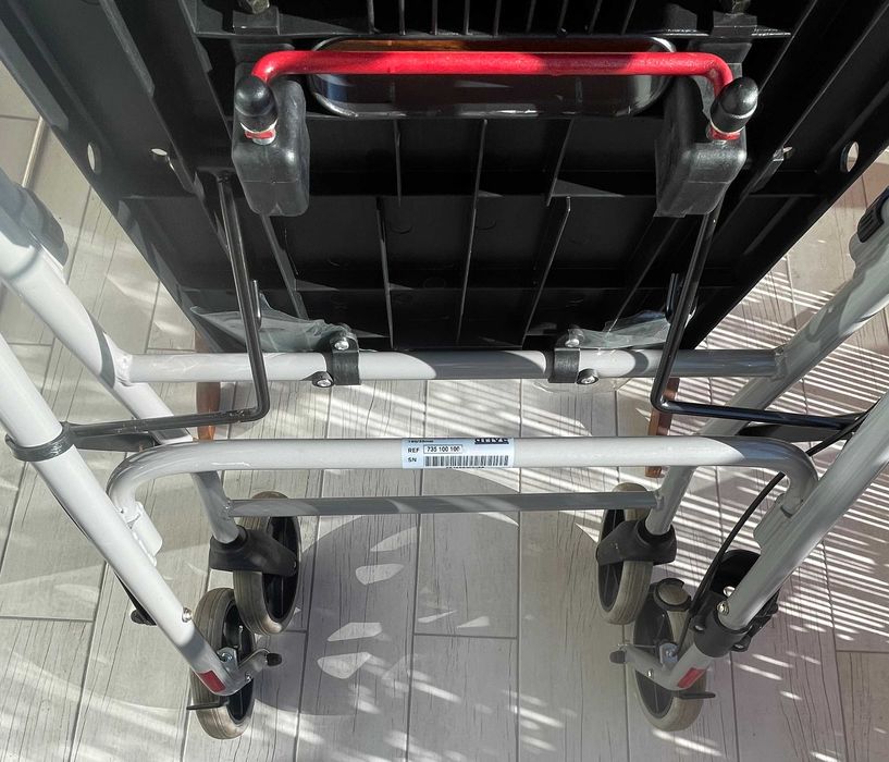 Продавам количка-проходилка възрастни хора,