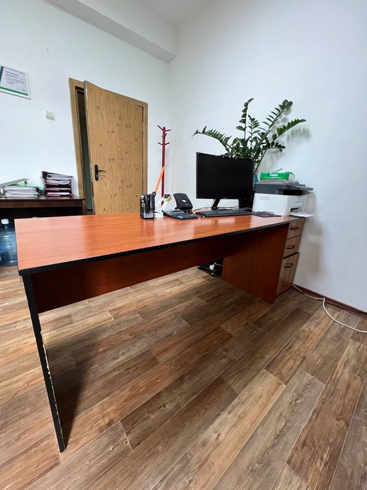 Прямой офисный стол