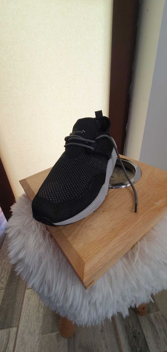 vând adidași Puma