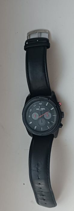 Продам часы батарея новая