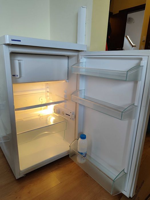 Продава се хладилник Liebherr с фризер, в отлично състояние!