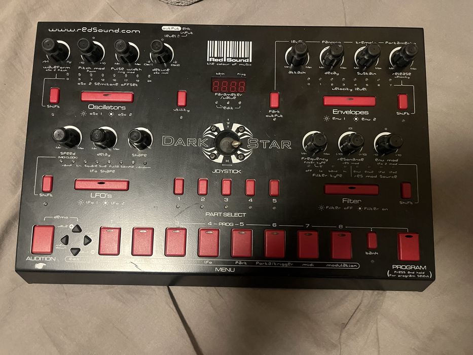 Drum Machine Groovebox Synth Elektron Novation RedSound
