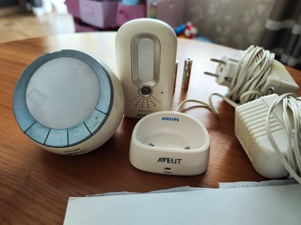 Продавам бебефон Philips Avent