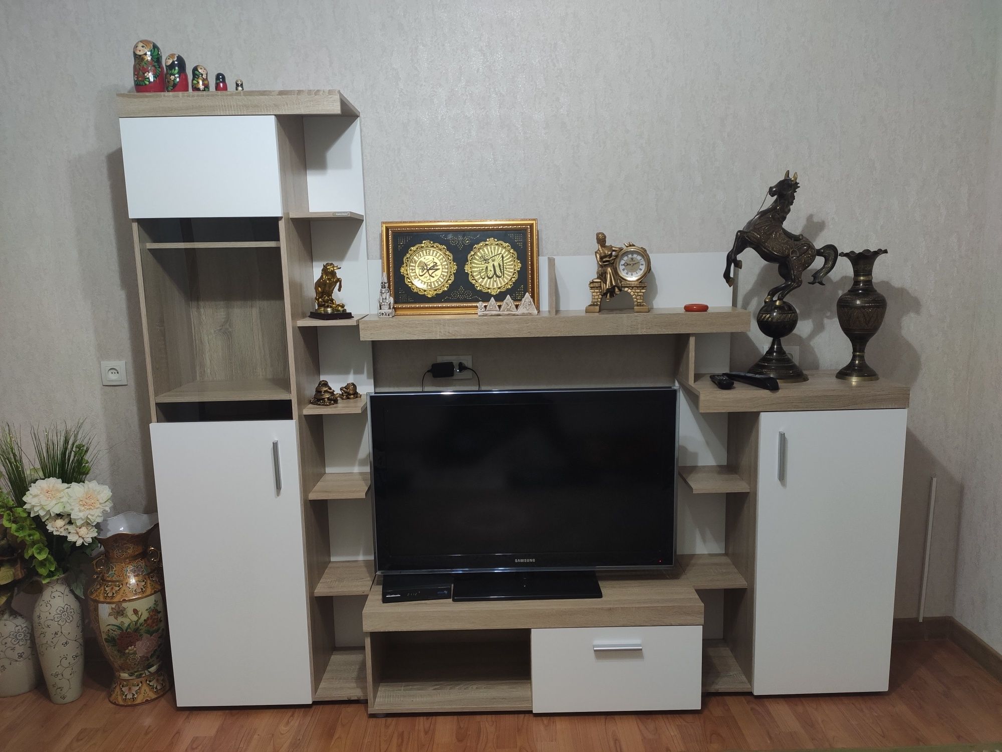 Подставка для телевизора .