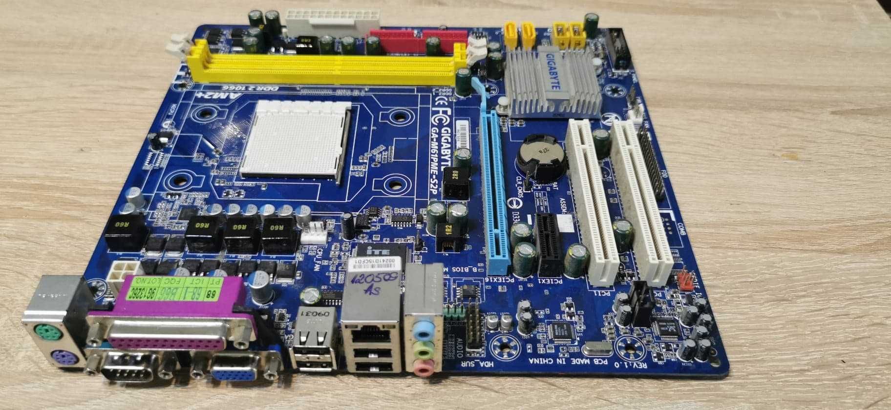 Placa de baza GIGABYTE