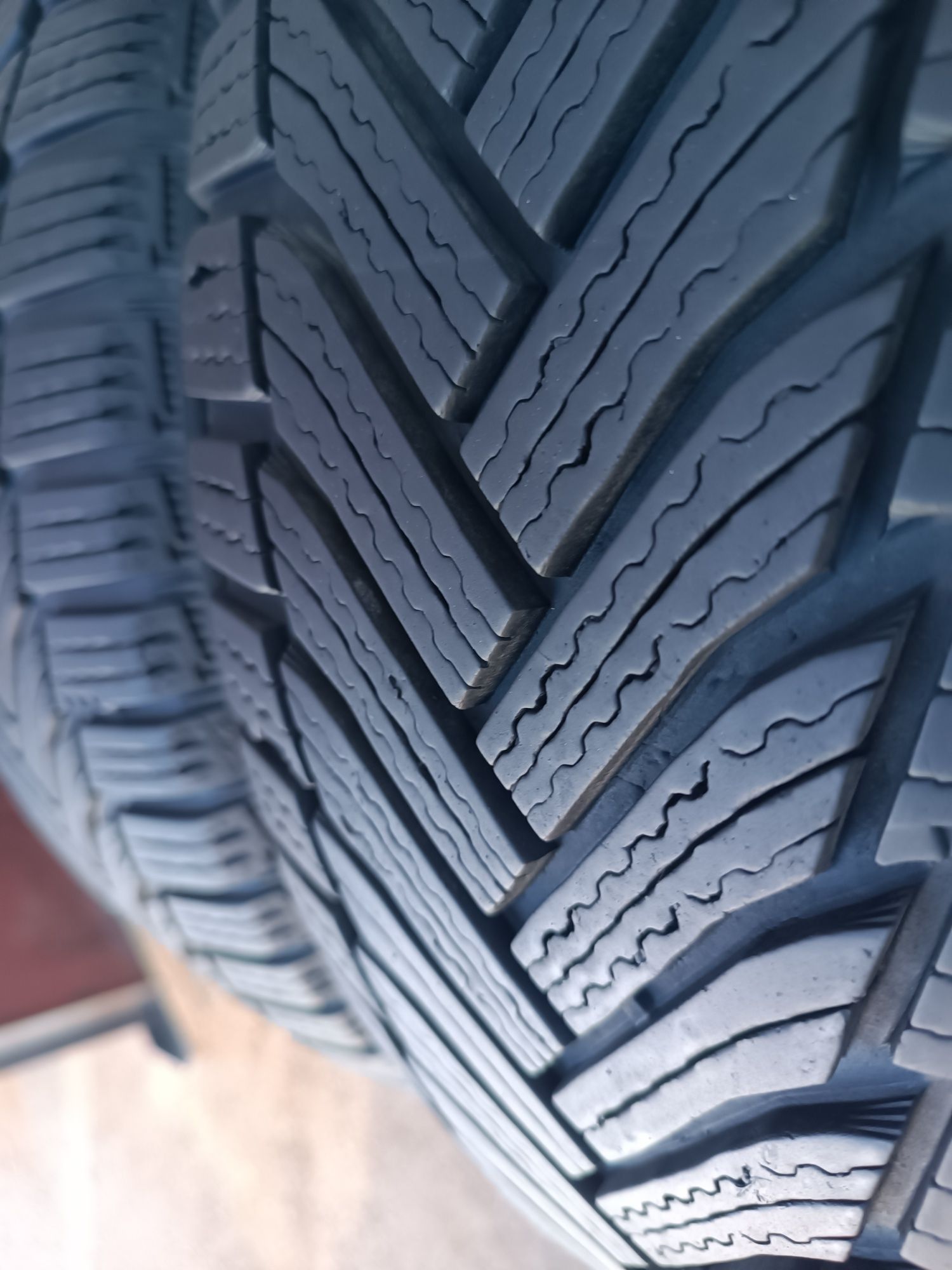 2бр, зимни гуми 205/45/17 Michelin Дот 22
