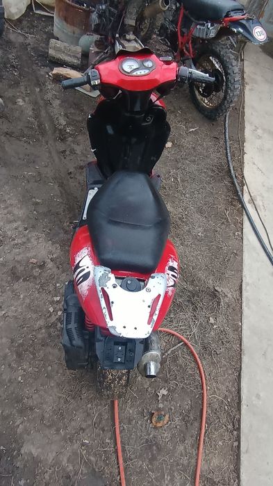 Vând sau schimb scuter 125 4T
