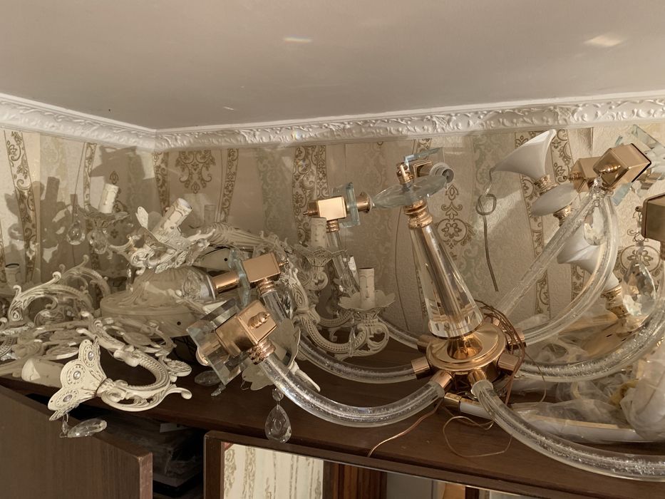 Люстры в хорошем состоянии покупались давно и дорого !