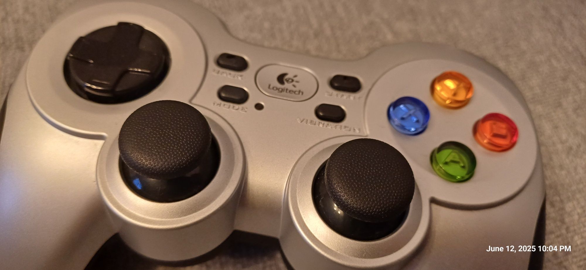 Gamepad wireless Logitech F710, compatibil PC, Argintiu in garantie