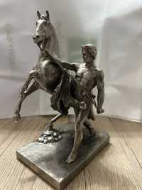 Скульптура «Укрощающий коня»
