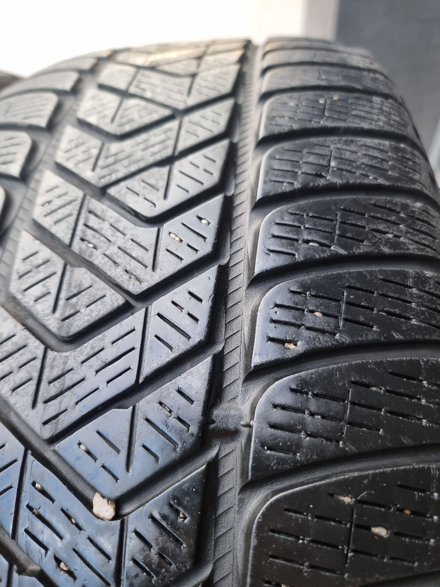 2 броя 235/55/19 гуми PIRELLI Scorpion Winter 4119 5 мм грайфер