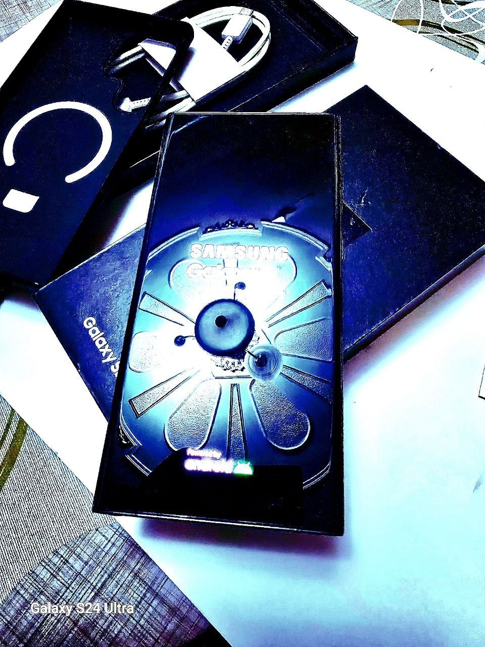 Samsung S 23 ultra. 512 GB/12. 2 Та сим картали. Каробка документ. Бон