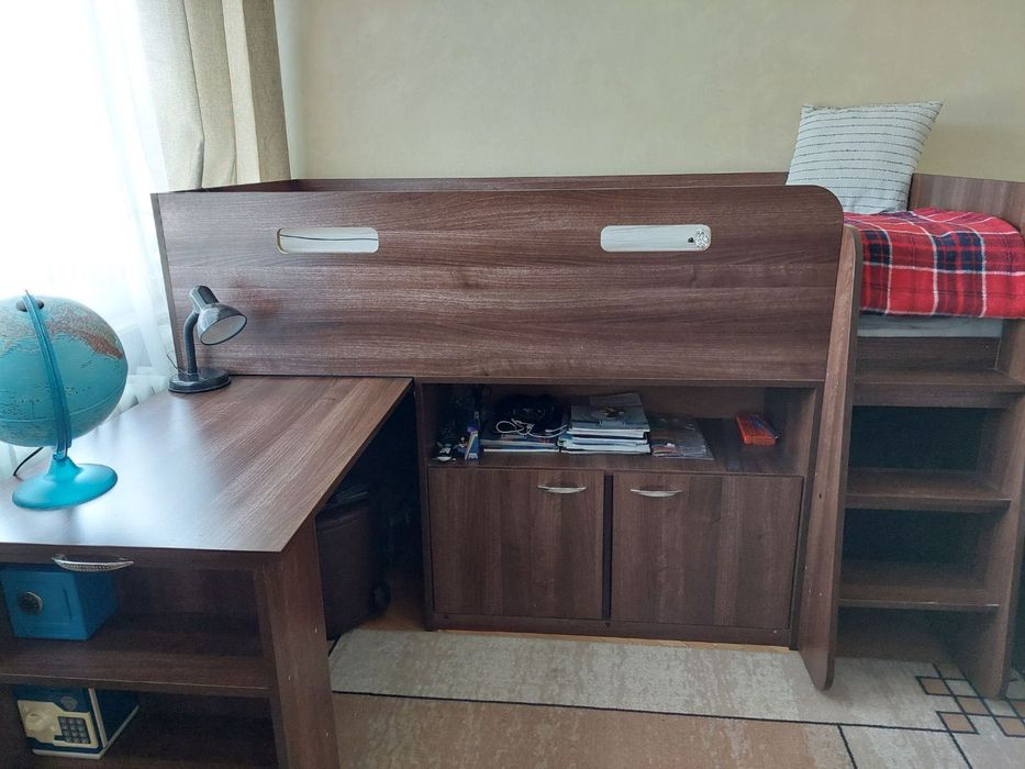 Детско легло с бюро